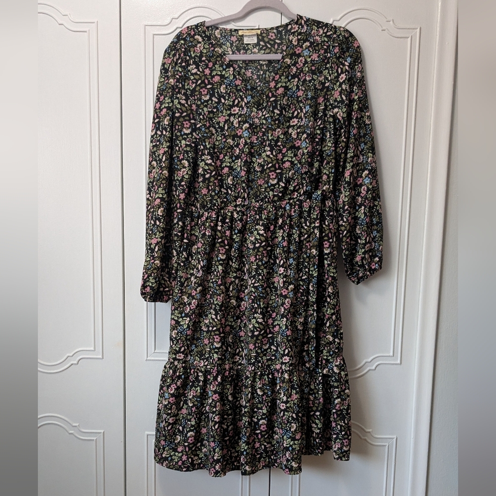 Magnolia women's Black Floral Ruffled Tiered dress Elastic Waist And V-neck SzS